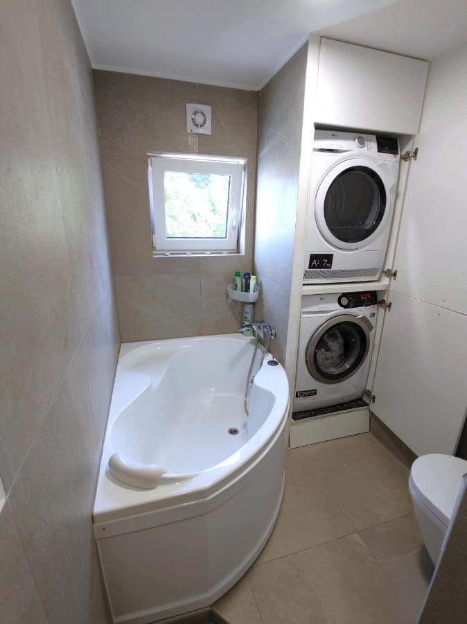Big Stay - 4 Bedroom, 2 Bathroom Central Apartment With Ac Братислава Экстерьер фото