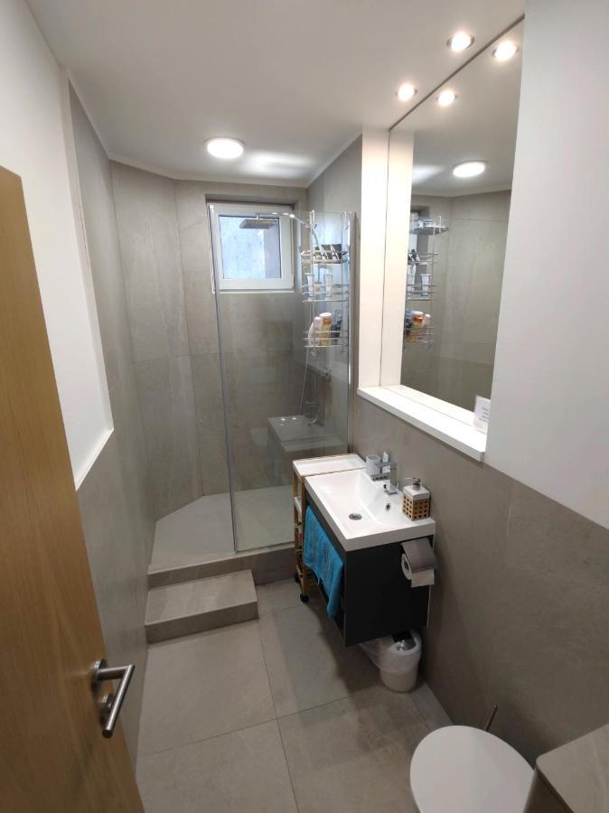 Big Stay - 4 Bedroom, 2 Bathroom Central Apartment With Ac Братислава Экстерьер фото